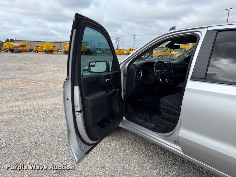 image for item ET6286 2021 Chevrolet Silverado 1500 Crew Cab pickup truck
