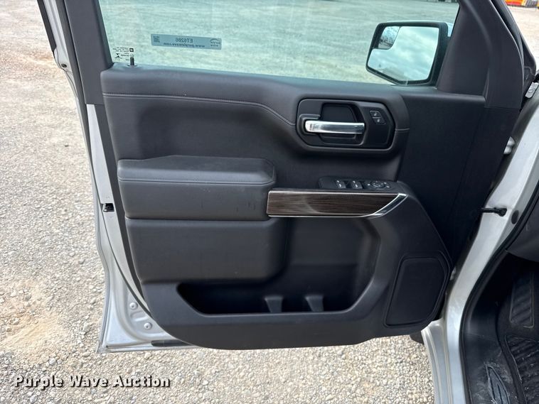 image for item ET6286 2021 Chevrolet Silverado 1500 Crew Cab pickup truck