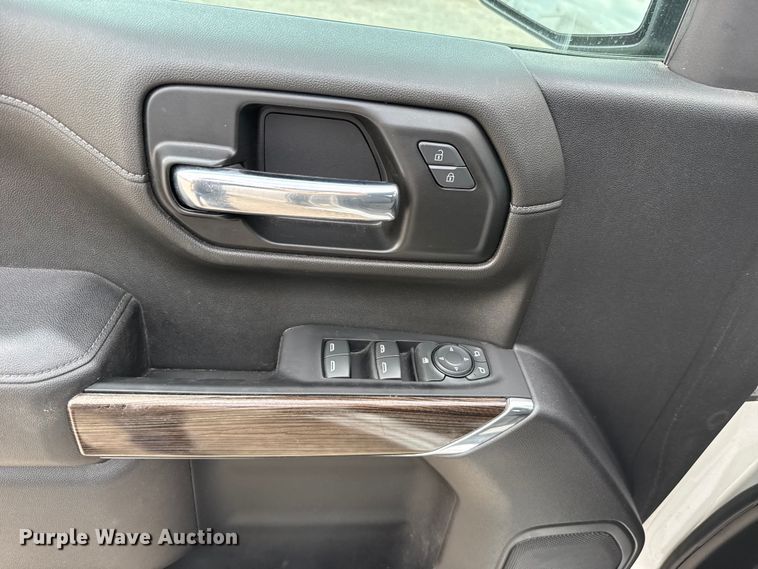 image for item ET6286 2021 Chevrolet Silverado 1500 Crew Cab pickup truck