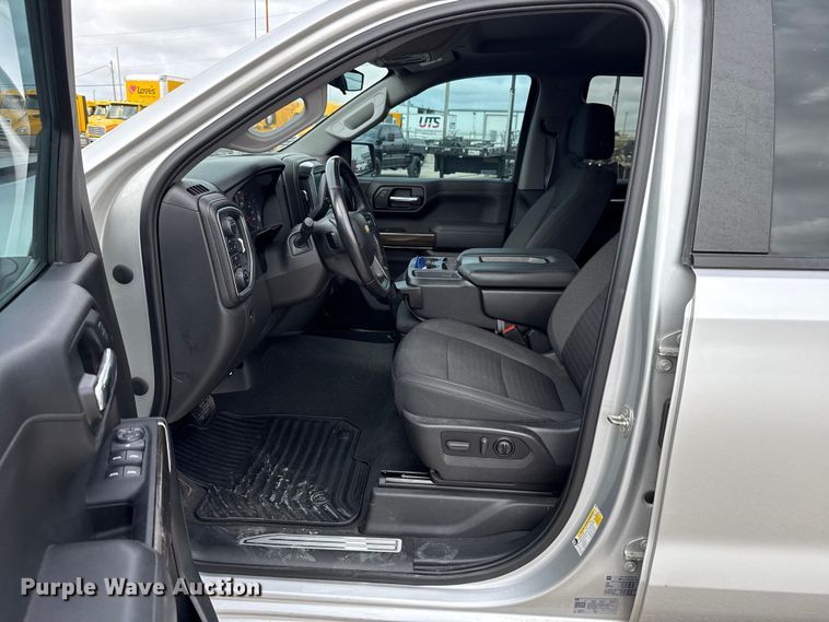 image for item ET6286 2021 Chevrolet Silverado 1500 Crew Cab pickup truck