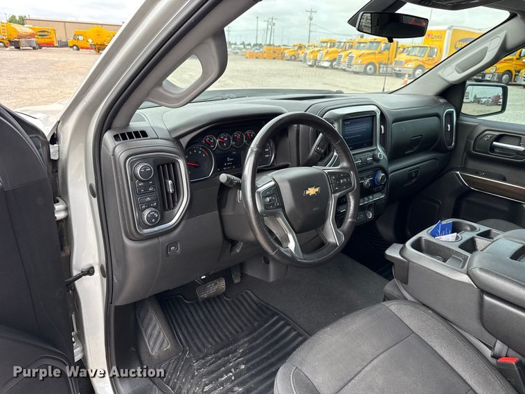 image for item ET6286 2021 Chevrolet Silverado 1500 Crew Cab pickup truck