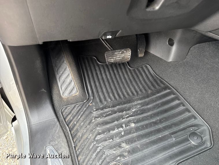 image for item ET6286 2021 Chevrolet Silverado 1500 Crew Cab pickup truck