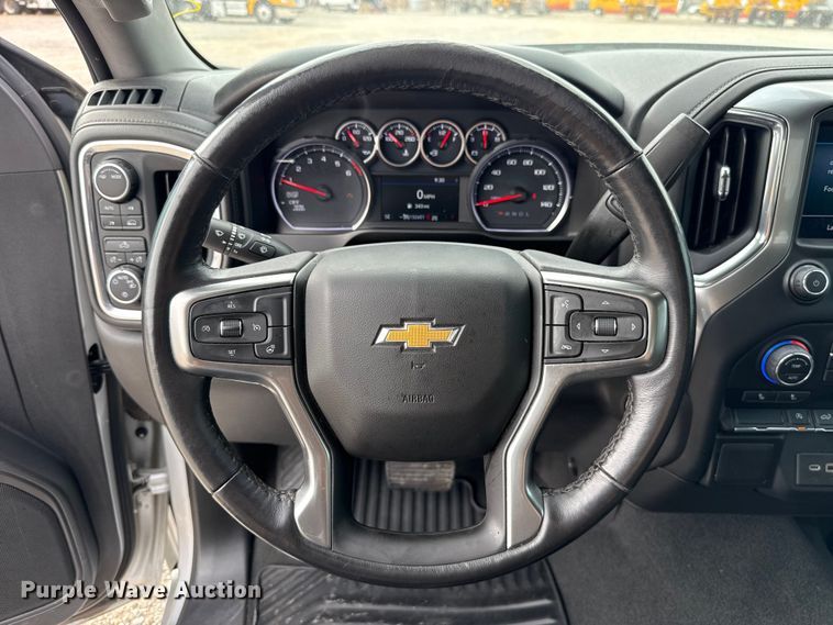 image for item ET6286 2021 Chevrolet Silverado 1500 Crew Cab pickup truck