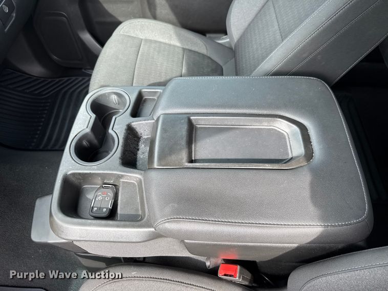 image for item ET6286 2021 Chevrolet Silverado 1500 Crew Cab pickup truck