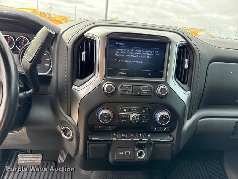 image for item ET6286 2021 Chevrolet Silverado 1500 Crew Cab pickup truck