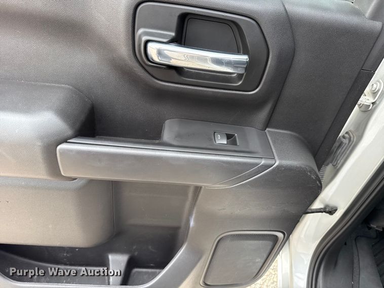 image for item ET6286 2021 Chevrolet Silverado 1500 Crew Cab pickup truck