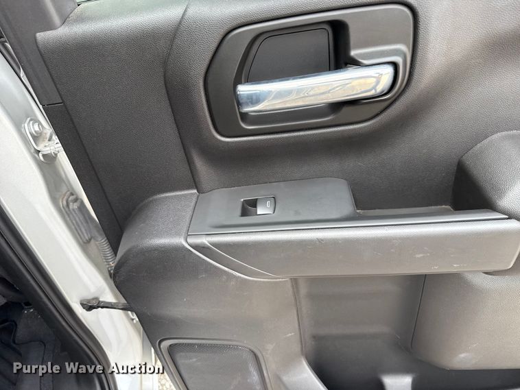 image for item ET6286 2021 Chevrolet Silverado 1500 Crew Cab pickup truck