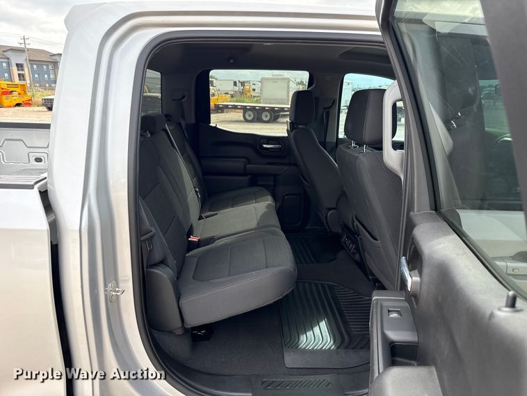 image for item ET6286 2021 Chevrolet Silverado 1500 Crew Cab pickup truck