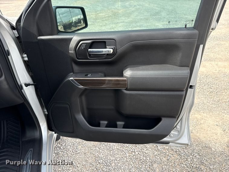 image for item ET6286 2021 Chevrolet Silverado 1500 Crew Cab pickup truck