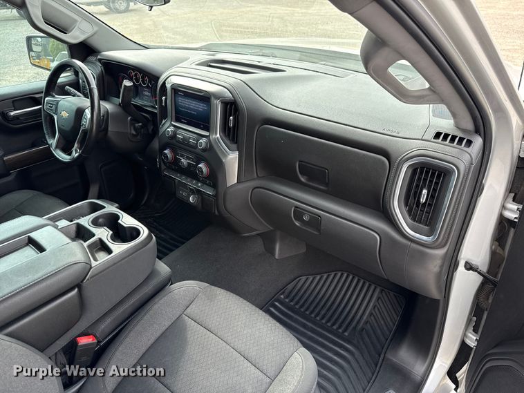 image for item ET6286 2021 Chevrolet Silverado 1500 Crew Cab pickup truck