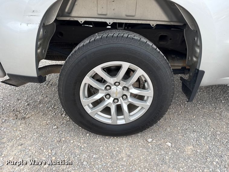 image for item ET6286 2021 Chevrolet Silverado 1500 Crew Cab pickup truck