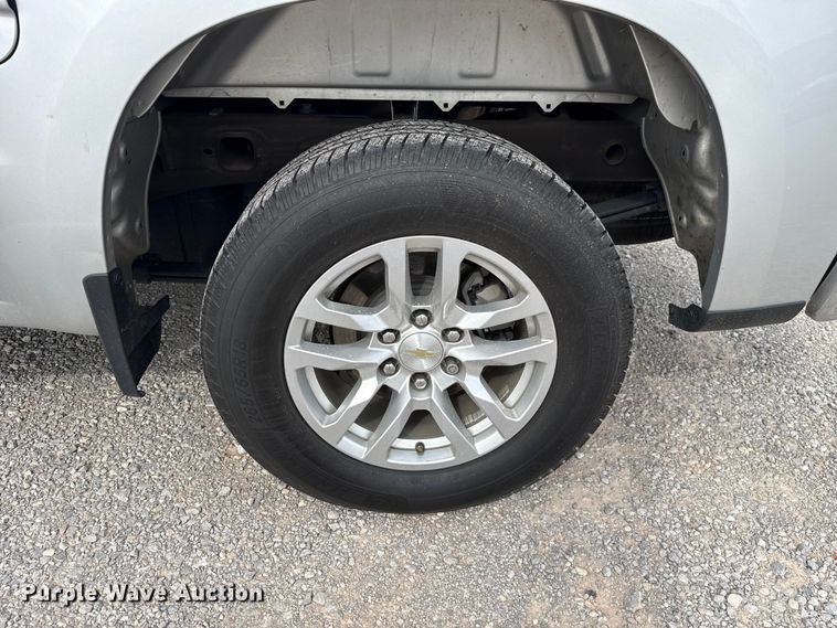 image for item ET6286 2021 Chevrolet Silverado 1500 Crew Cab pickup truck