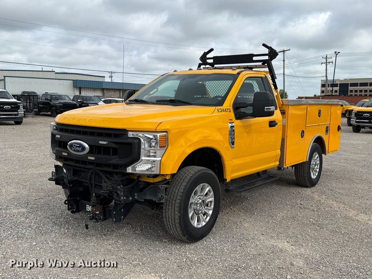 2020 Ford F350 utility bed pickup truck