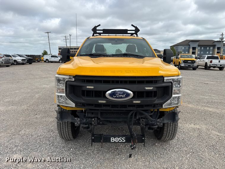 image for item ET6287 2020 Ford F350 utility bed pickup truck