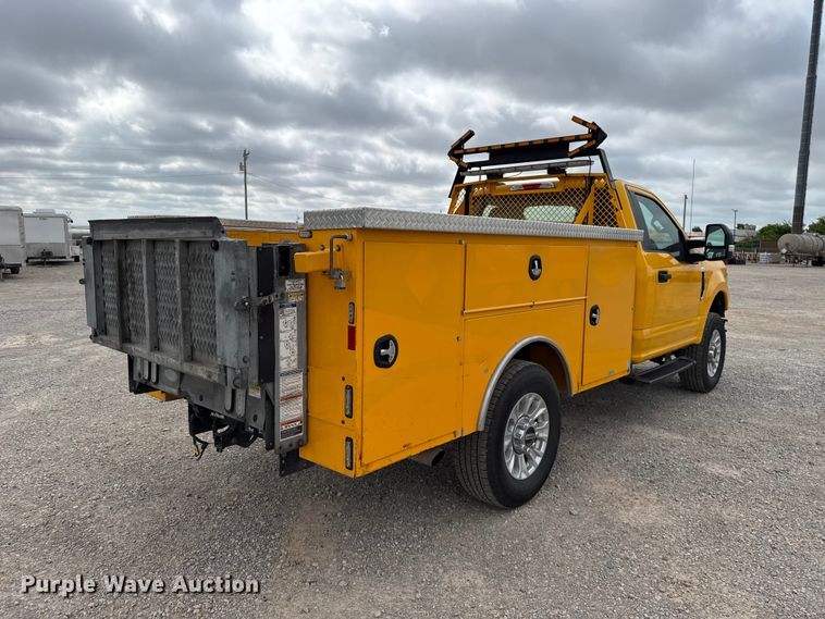 image for item ET6287 2020 Ford F350 utility bed pickup truck