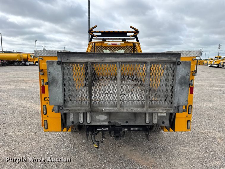 image for item ET6287 2020 Ford F350 utility bed pickup truck