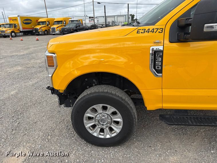 image for item ET6287 2020 Ford F350 utility bed pickup truck