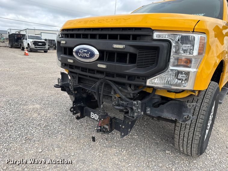 image for item ET6287 2020 Ford F350 utility bed pickup truck