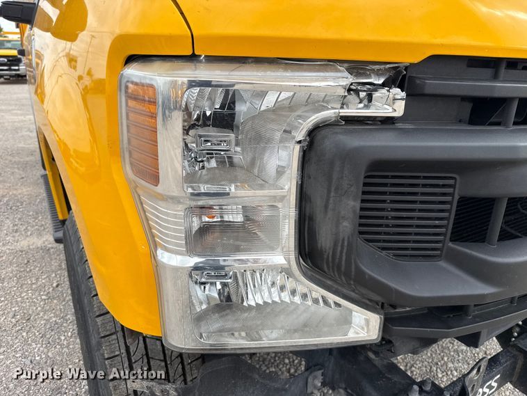 image for item ET6287 2020 Ford F350 utility bed pickup truck