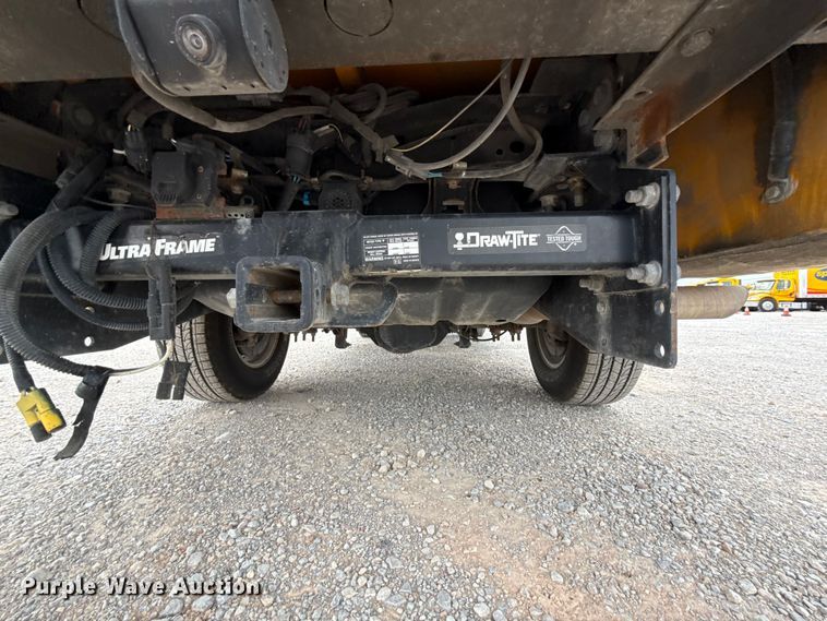 image for item ET6287 2020 Ford F350 utility bed pickup truck