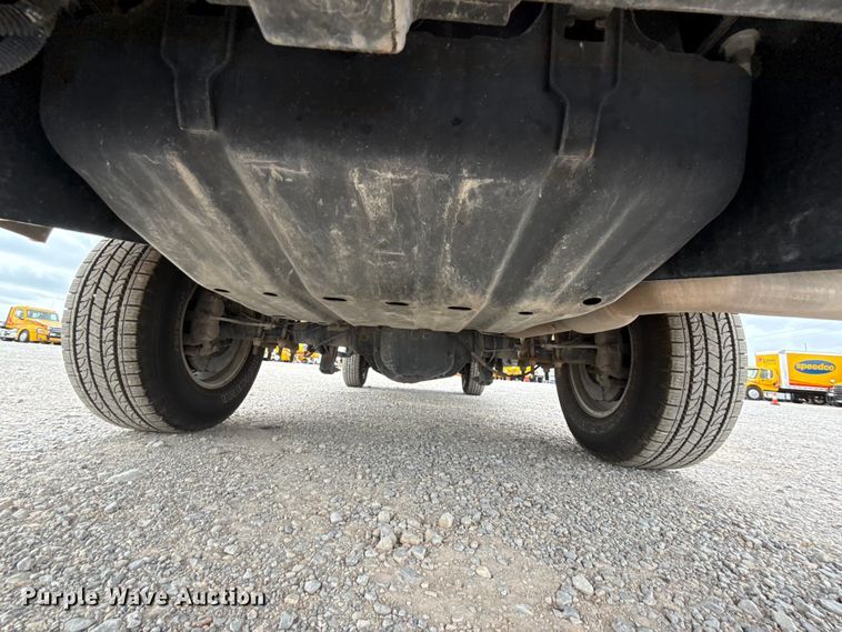 image for item ET6287 2020 Ford F350 utility bed pickup truck
