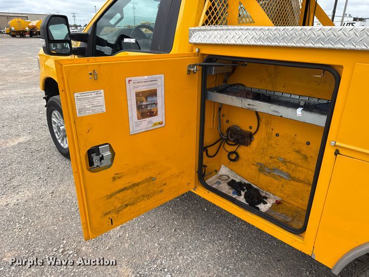 image for item ET6287 2020 Ford F350 utility bed pickup truck