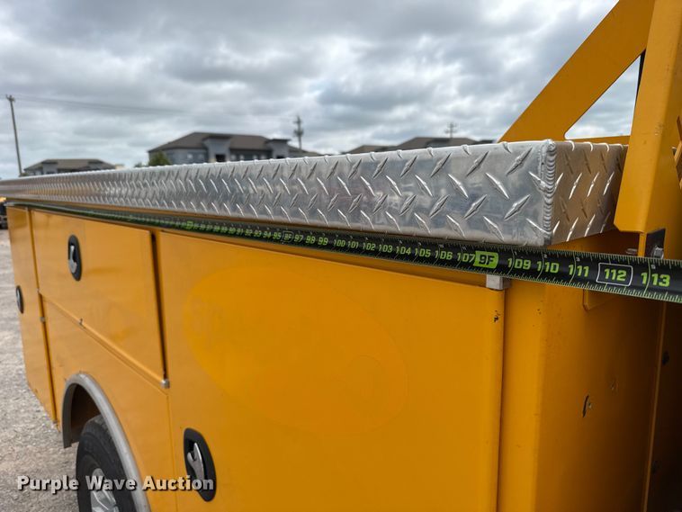 image for item ET6287 2020 Ford F350 utility bed pickup truck
