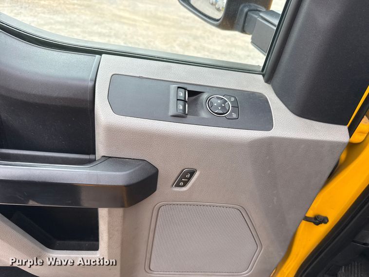 image for item ET6287 2020 Ford F350 utility bed pickup truck