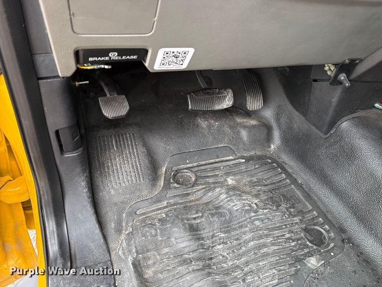 image for item ET6287 2020 Ford F350 utility bed pickup truck
