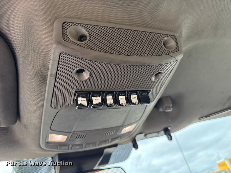 image for item ET6287 2020 Ford F350 utility bed pickup truck