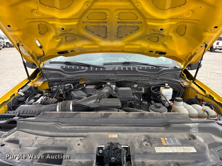 image for item ET6287 2020 Ford F350 utility bed pickup truck