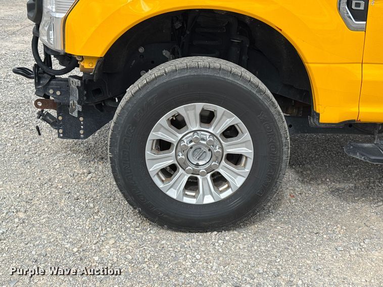 image for item ET6287 2020 Ford F350 utility bed pickup truck
