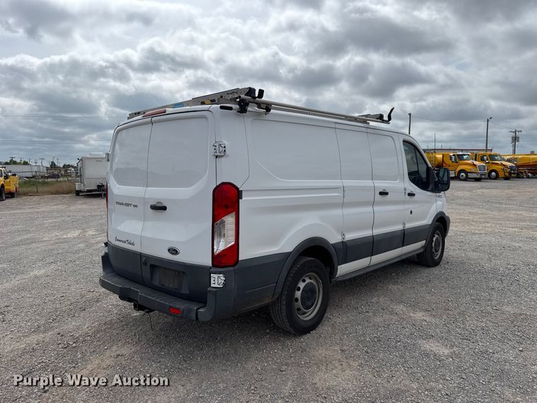 image for item ET6288 2017 Ford Transit 150 van