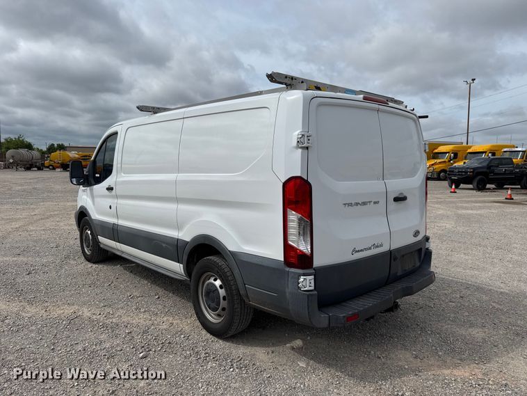 image for item ET6288 2017 Ford Transit 150 van