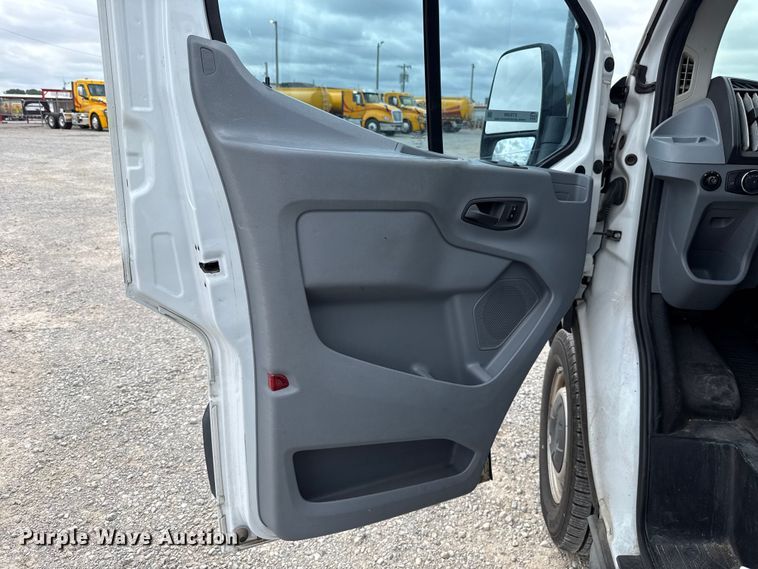 image for item ET6288 2017 Ford Transit 150 van
