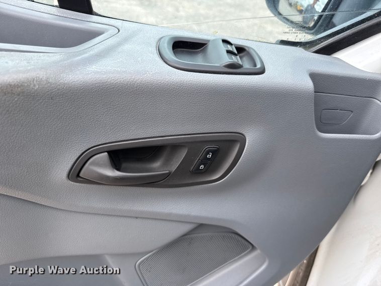 image for item ET6288 2017 Ford Transit 150 van