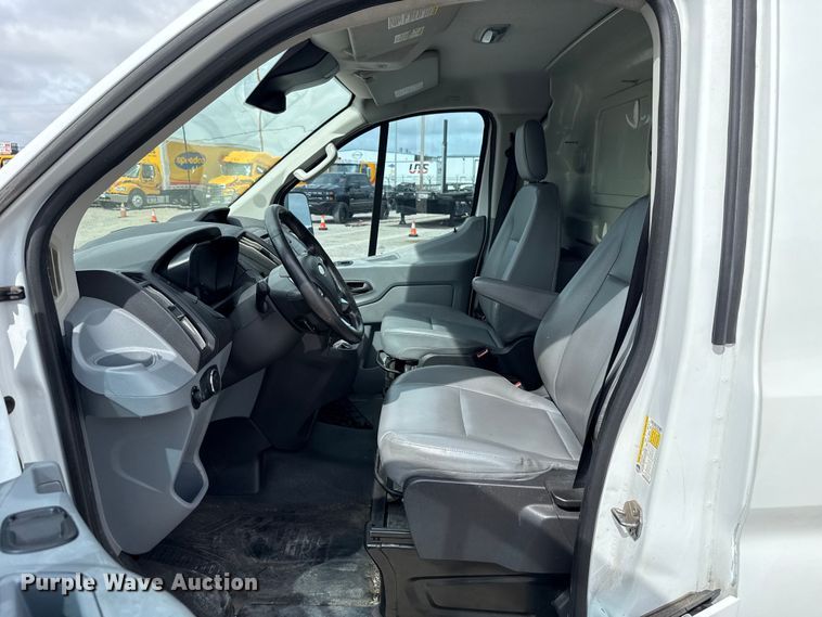 image for item ET6288 2017 Ford Transit 150 van