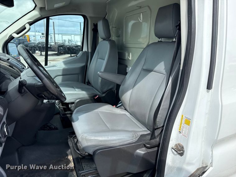 image for item ET6288 2017 Ford Transit 150 van