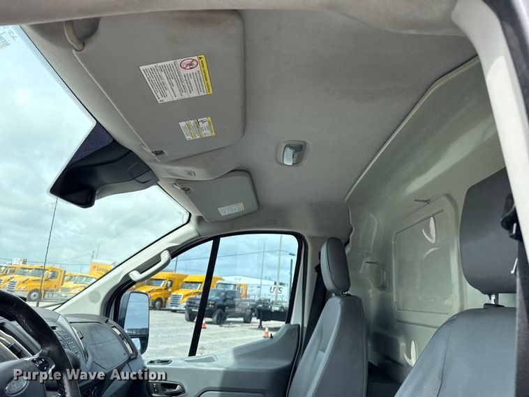 image for item ET6288 2017 Ford Transit 150 van