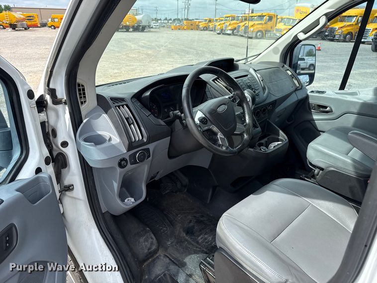 image for item ET6288 2017 Ford Transit 150 van