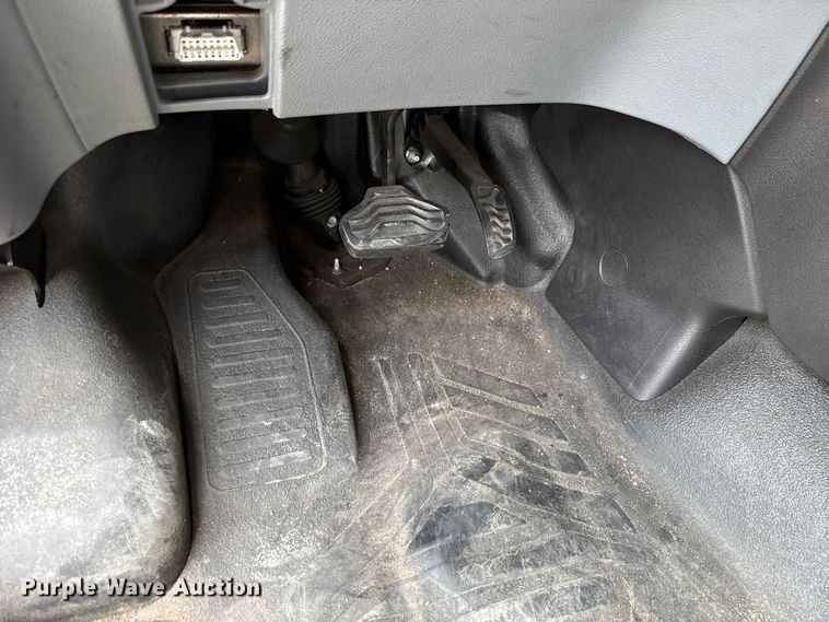 image for item ET6288 2017 Ford Transit 150 van