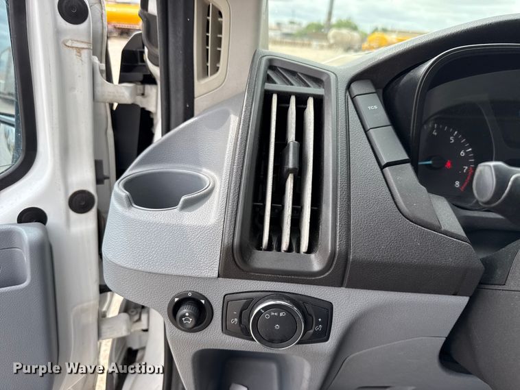 image for item ET6288 2017 Ford Transit 150 van