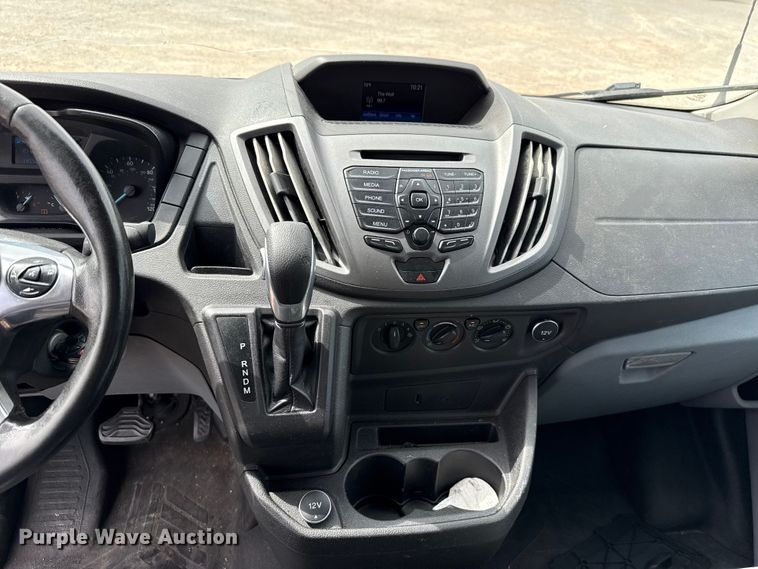 image for item ET6288 2017 Ford Transit 150 van