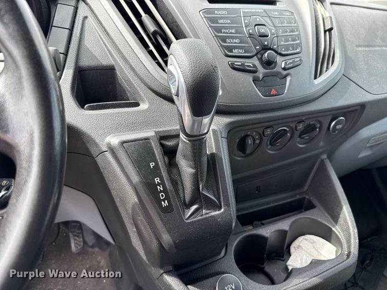 image for item ET6288 2017 Ford Transit 150 van