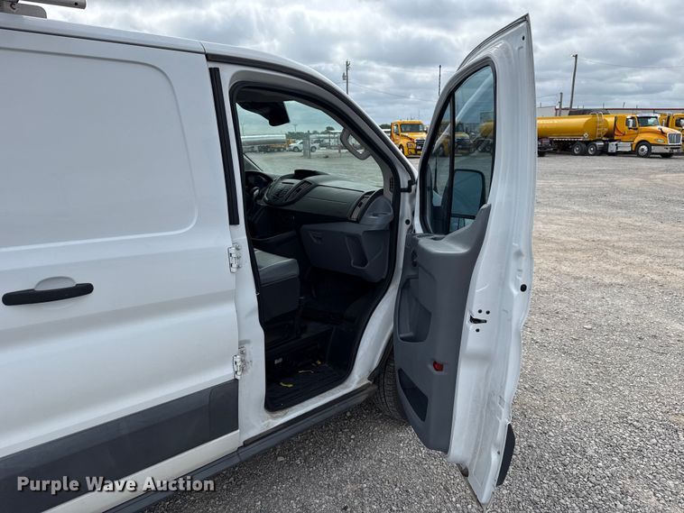 image for item ET6288 2017 Ford Transit 150 van