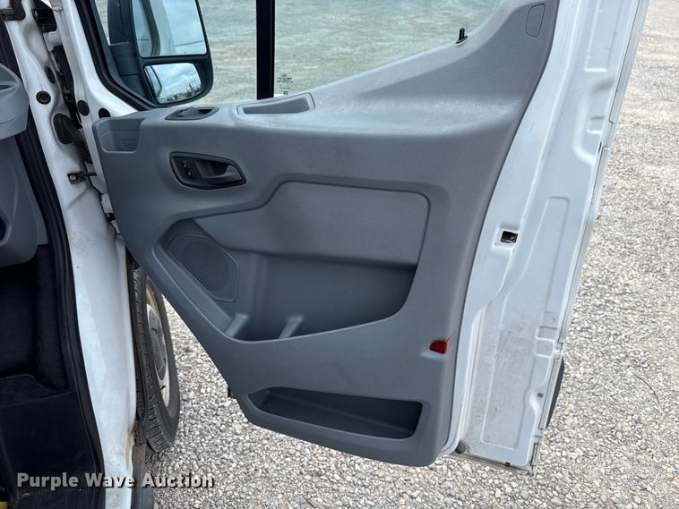 image for item ET6288 2017 Ford Transit 150 van
