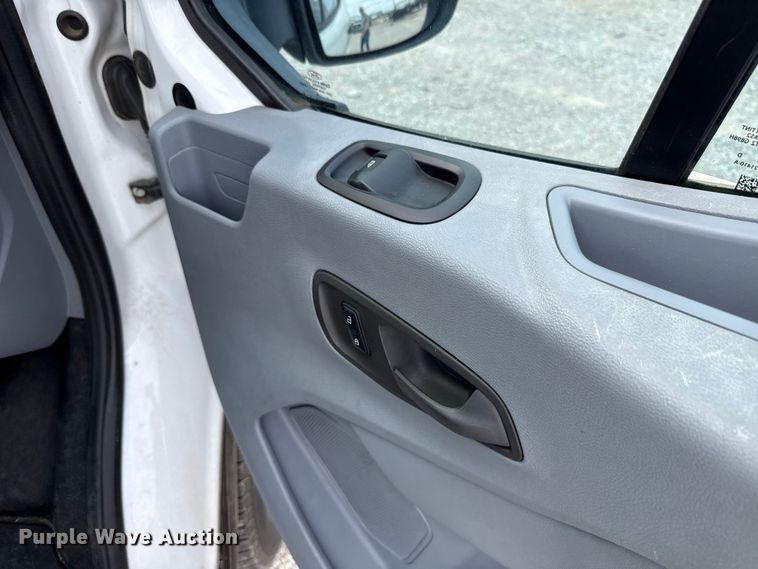 image for item ET6288 2017 Ford Transit 150 van