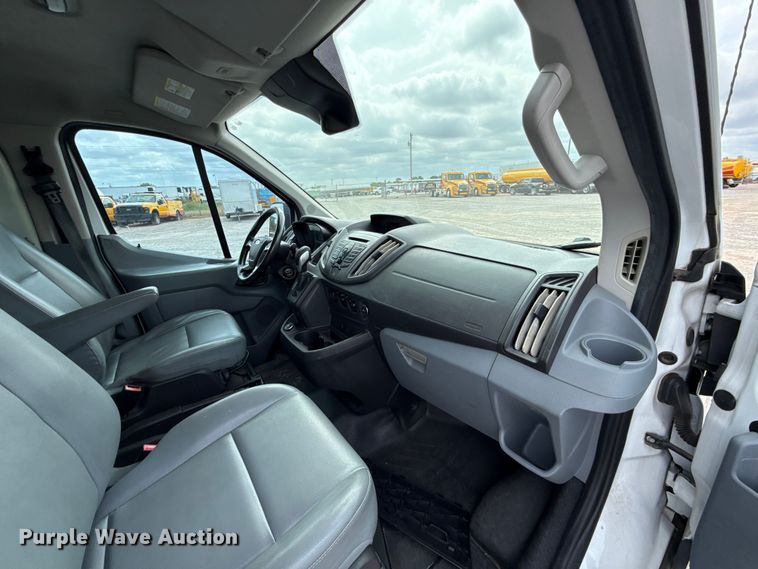 image for item ET6288 2017 Ford Transit 150 van
