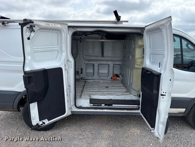 image for item ET6288 2017 Ford Transit 150 van
