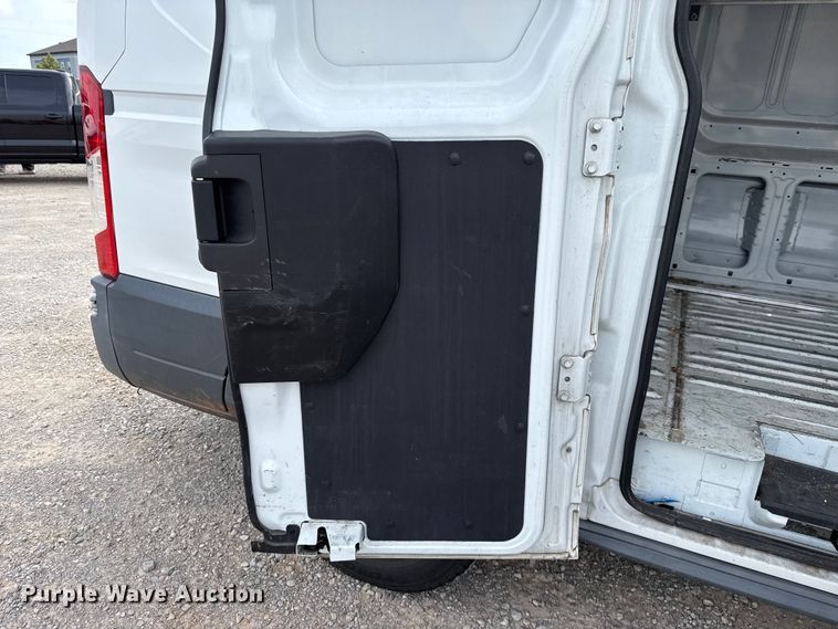 image for item ET6288 2017 Ford Transit 150 van